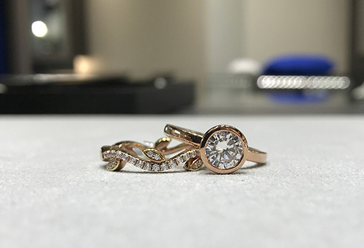 Bezel hotsell prong setting